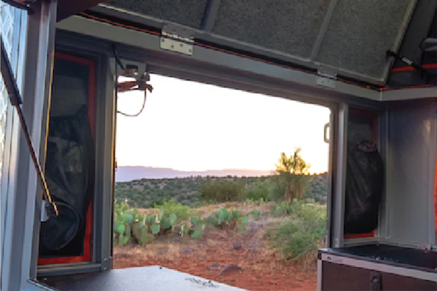 Canvas Mesh Bags At Rear Corner Panels