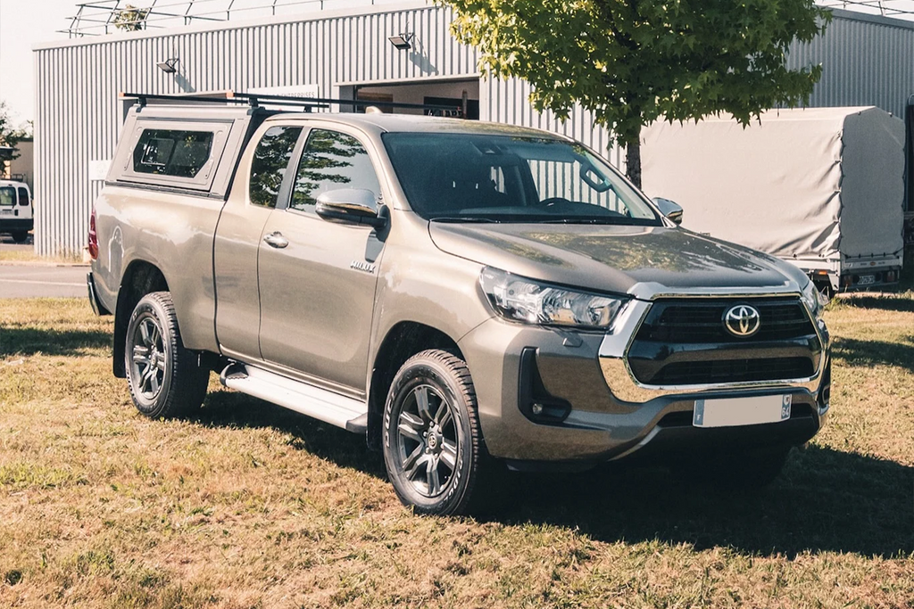 Hilux n80 with canopy 
