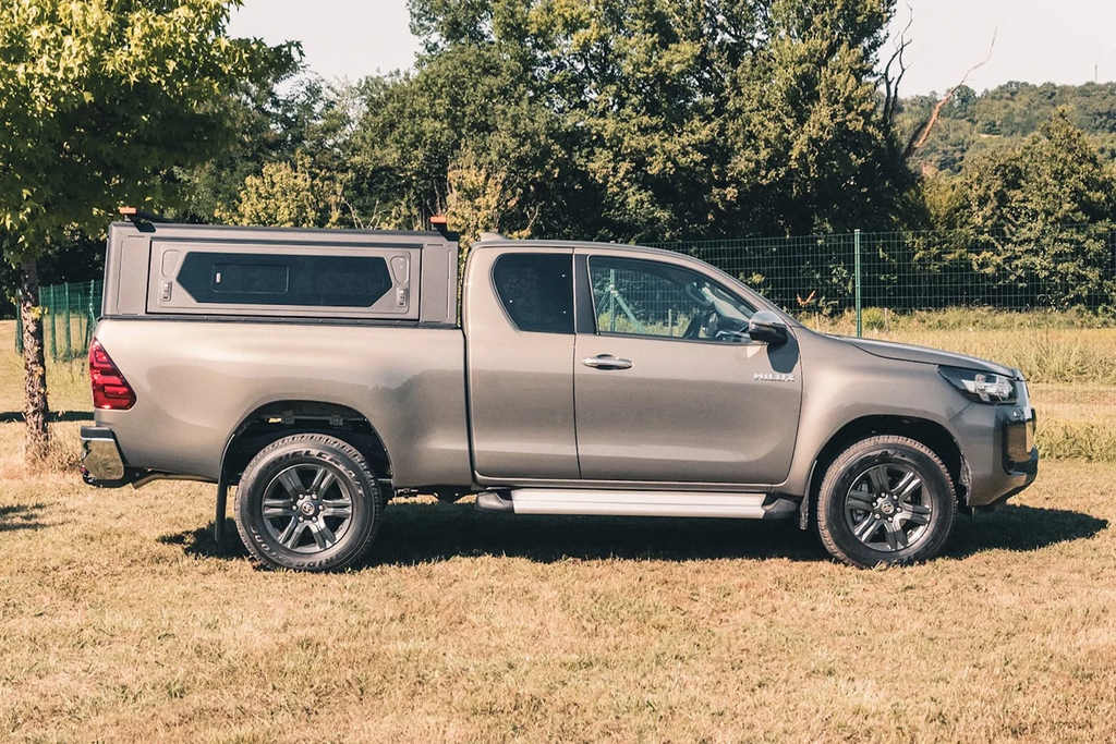 hilux with canopy 