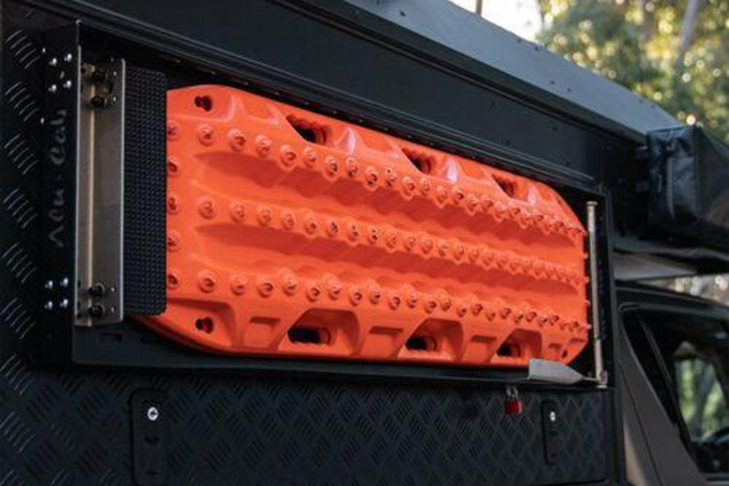 Recovery Trax Tray | Secure & Accessible Off-Road Recovery Gear – alu-cab